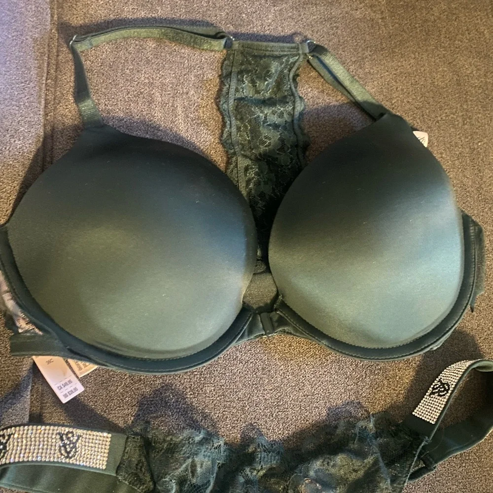 Victoria's Secret Green Lace Bra and Lave Thong Set Size 36c and Medium - Picture 2 of 12